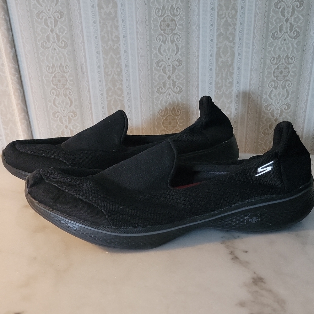 . Women's   Skechers Black Slip-On Shoes ,size 11